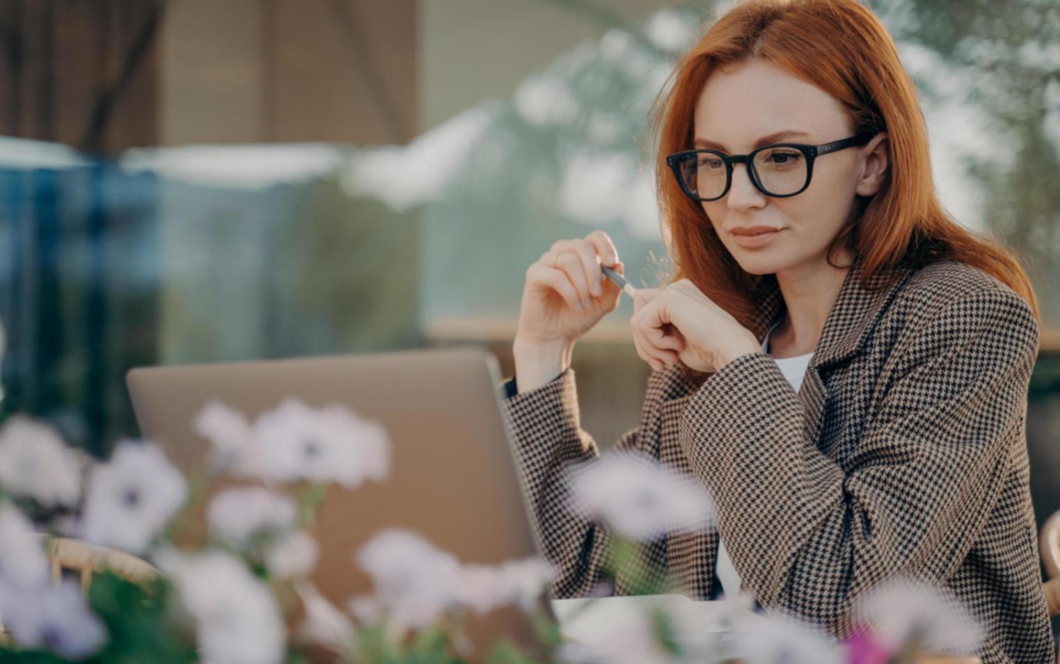 Economic discussion and analysis session in progress